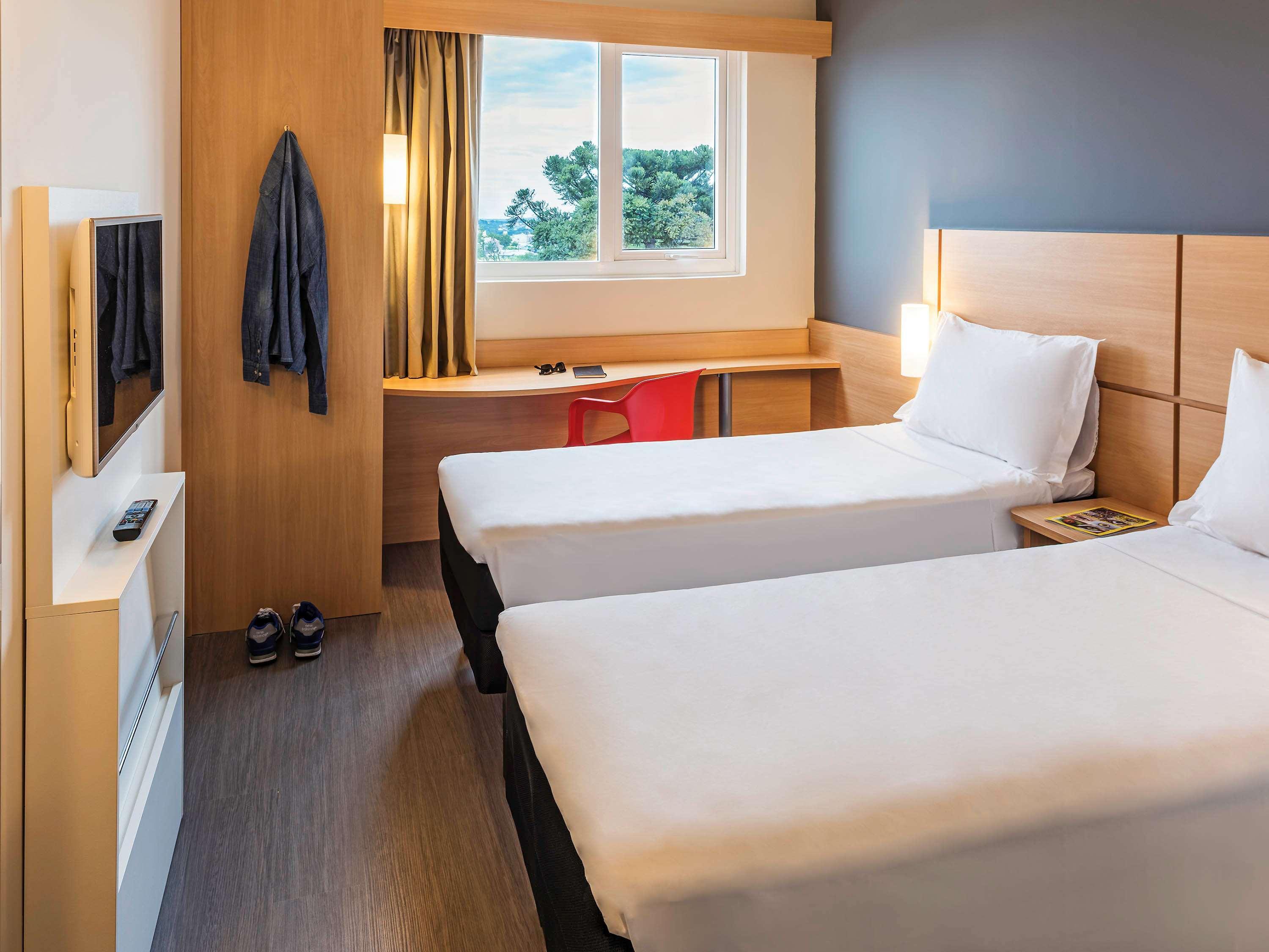 Ibis Chapeco Hotel Bagian luar foto