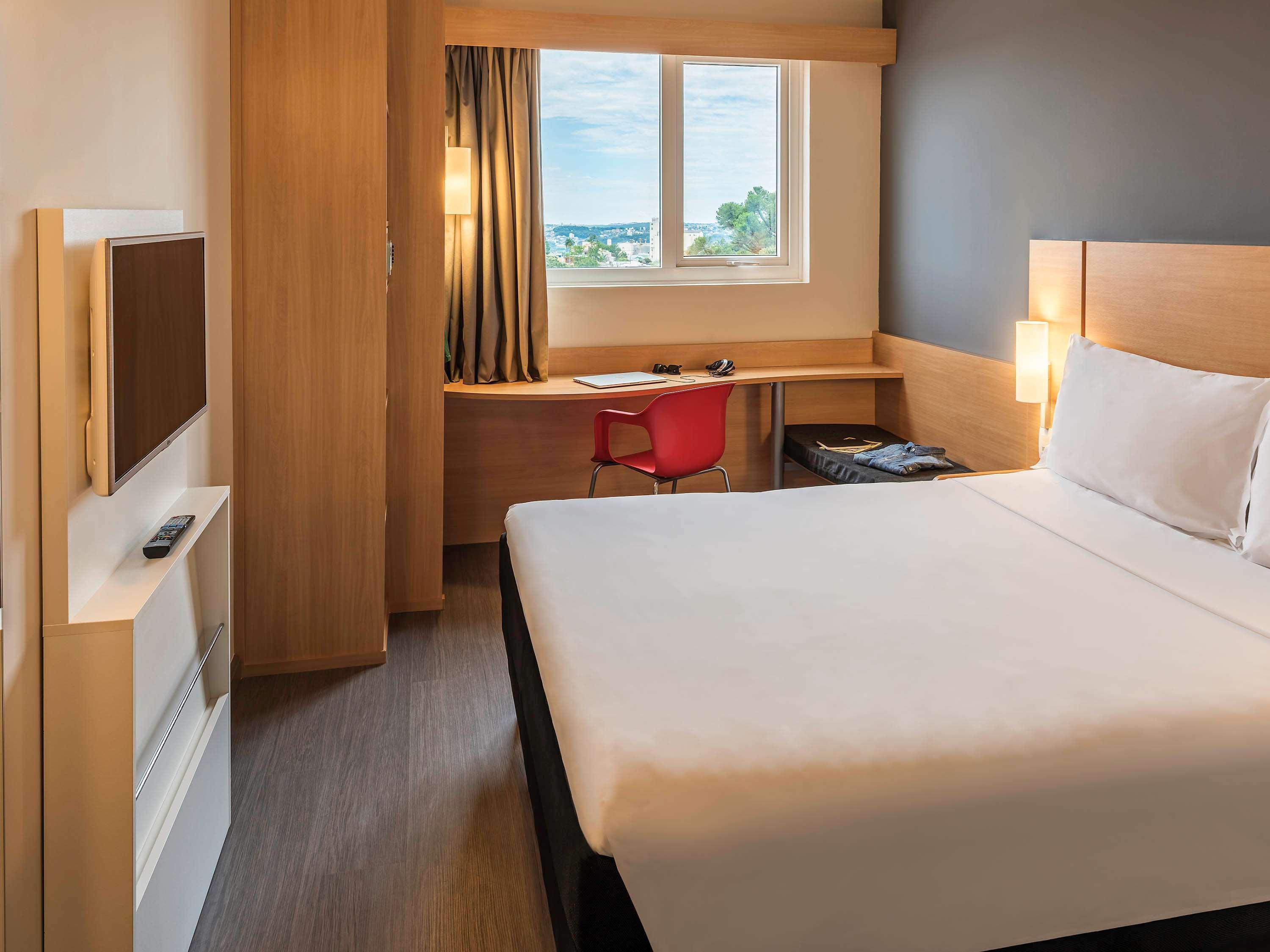 Ibis Chapeco Hotel Bagian luar foto
