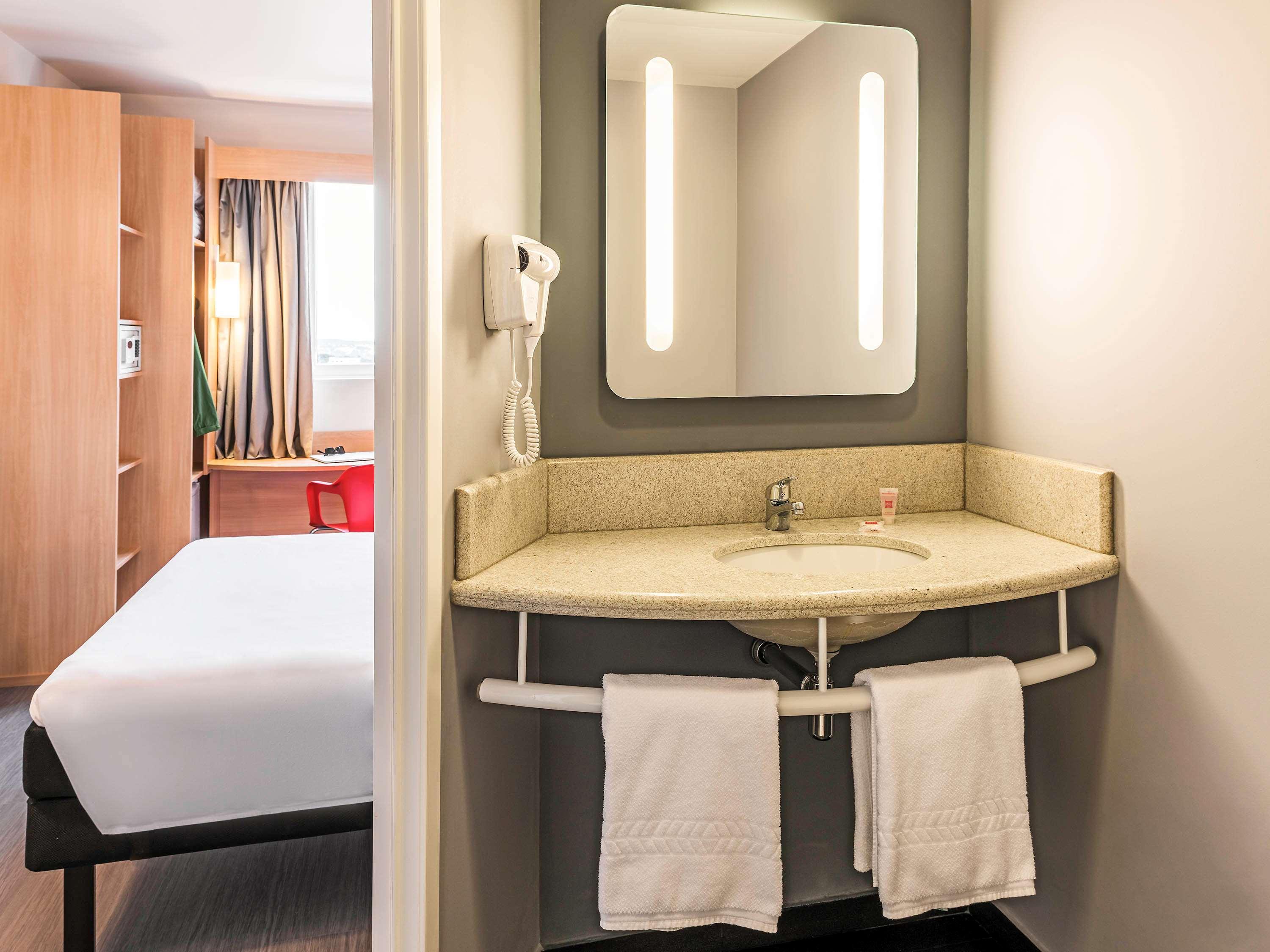 Ibis Chapeco Hotel Bagian luar foto