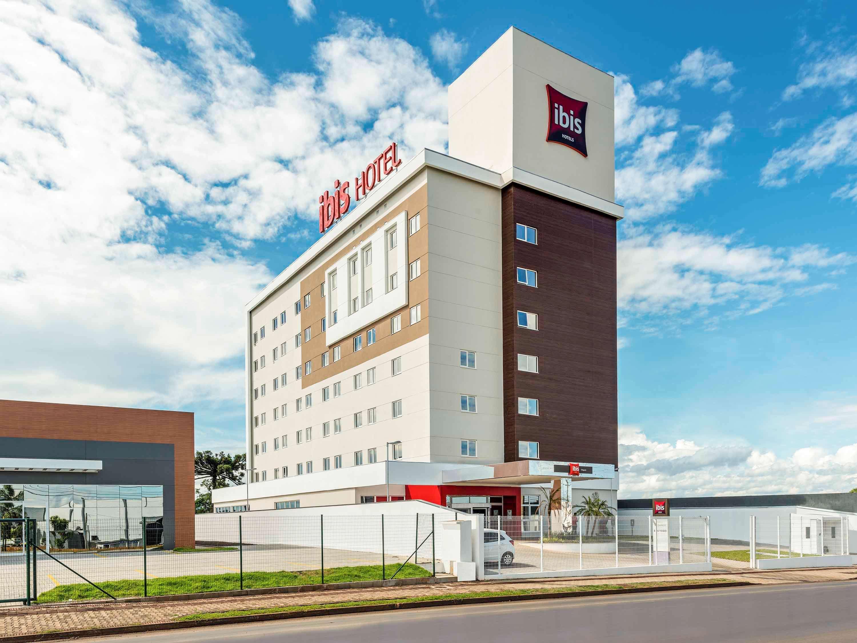 Ibis Chapeco Hotel Bagian luar foto