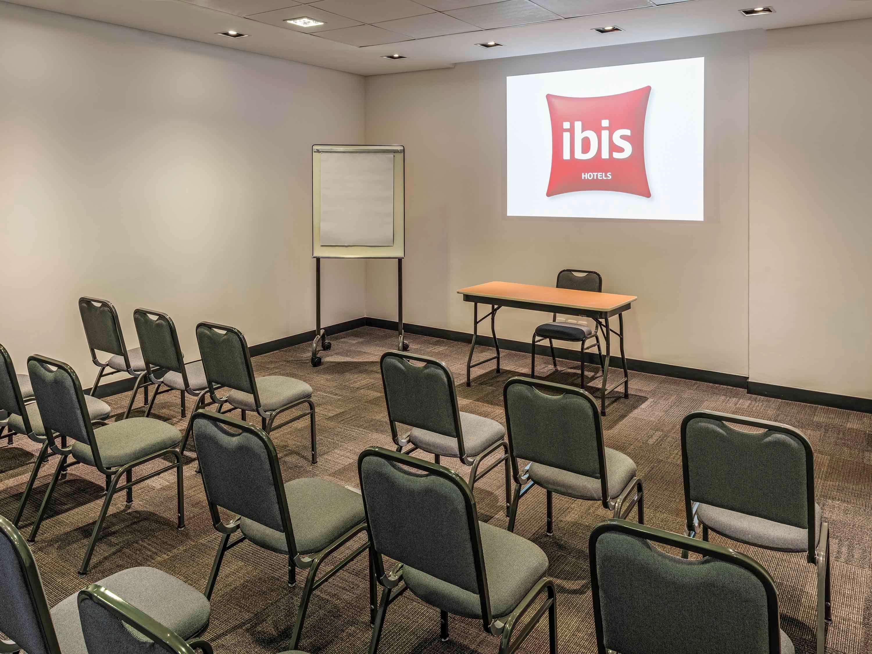 Ibis Chapeco Hotel Bagian luar foto