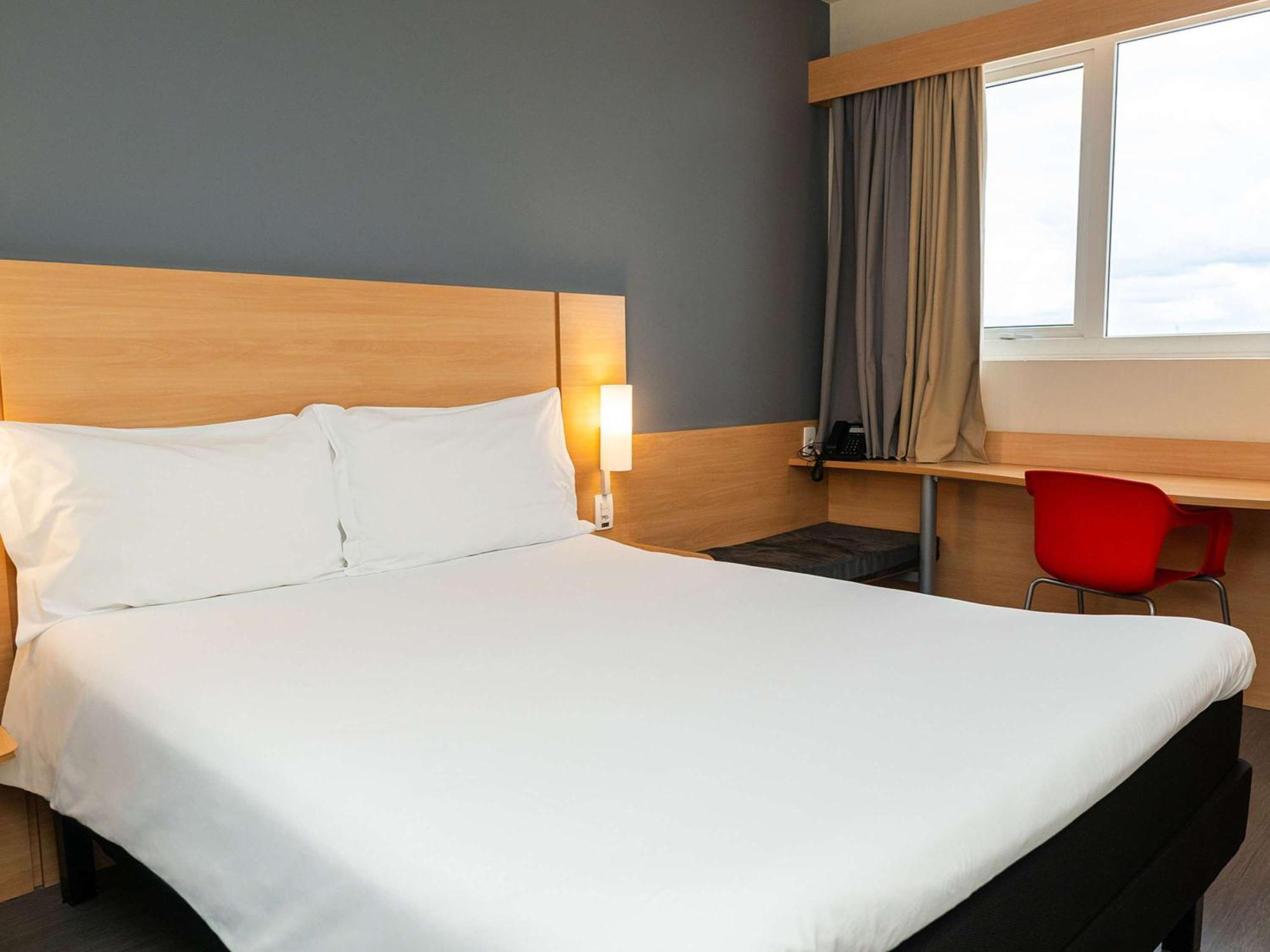 Ibis Chapeco Hotel Bagian luar foto