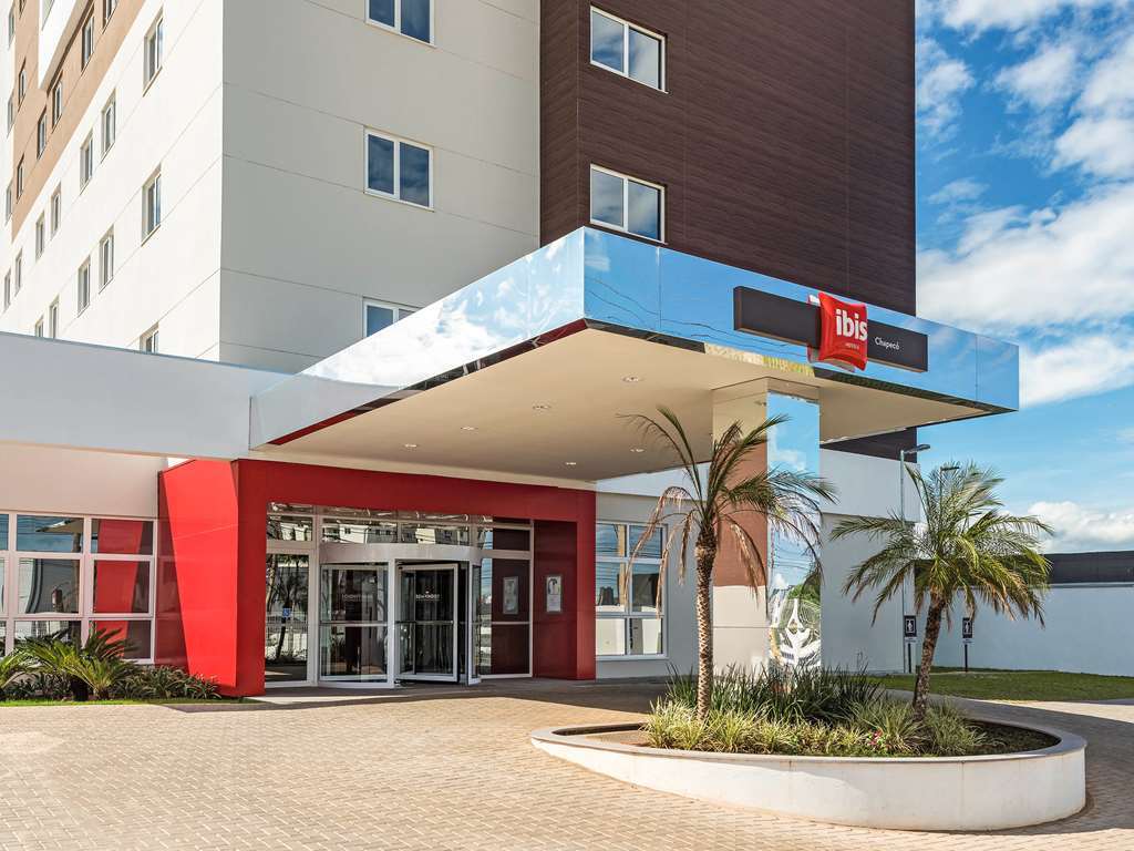 Ibis Chapeco Hotel Bagian luar foto