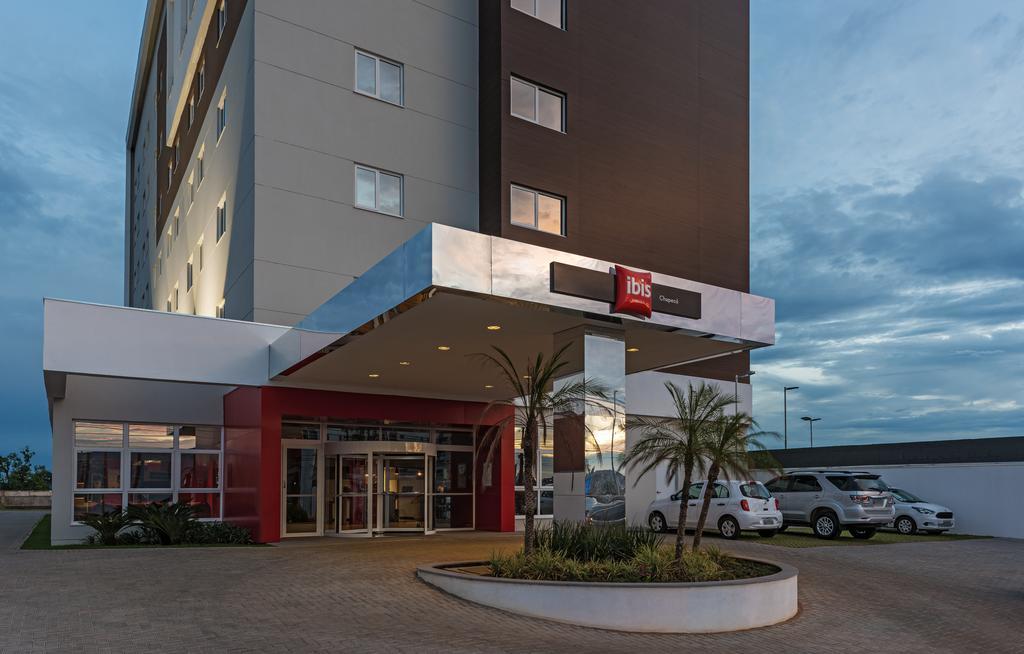 Ibis Chapeco Hotel Bagian luar foto