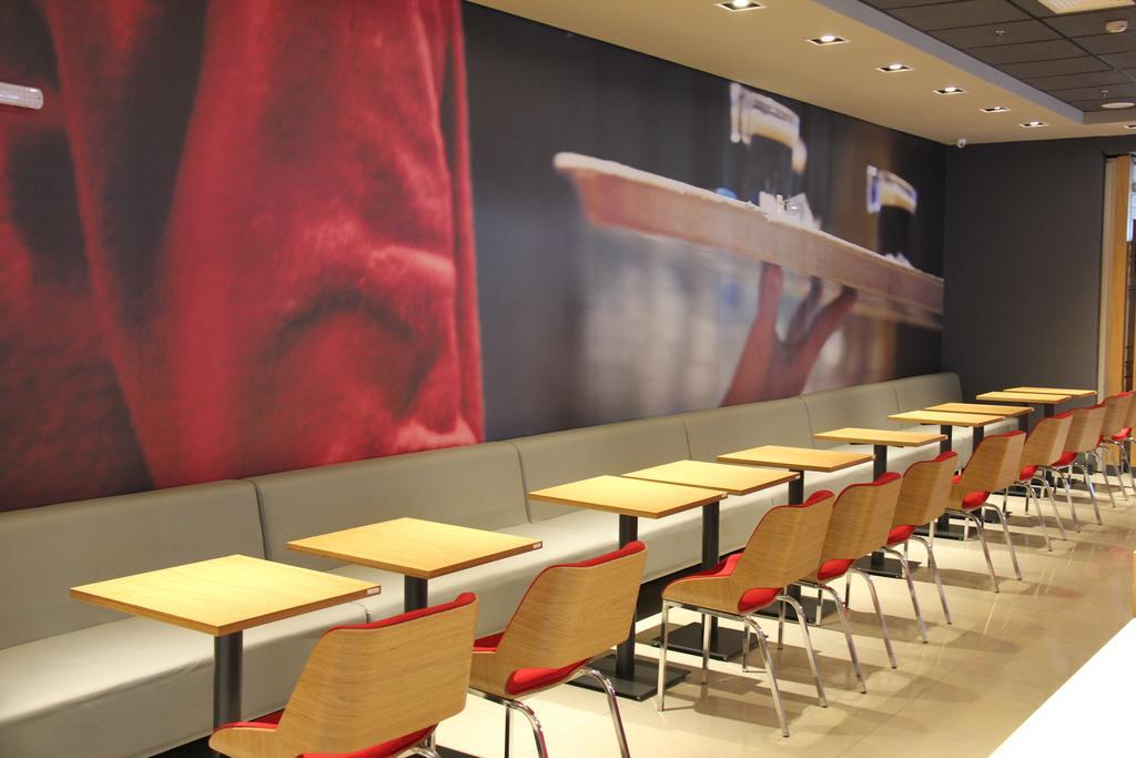 Ibis Chapeco Hotel Bagian luar foto