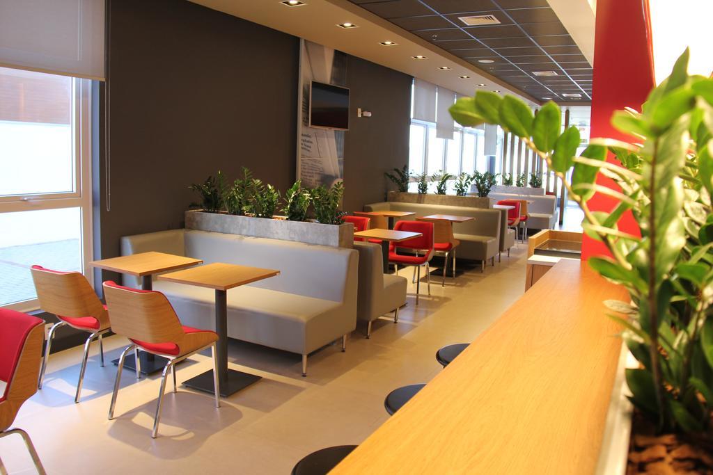 Ibis Chapeco Hotel Bagian luar foto