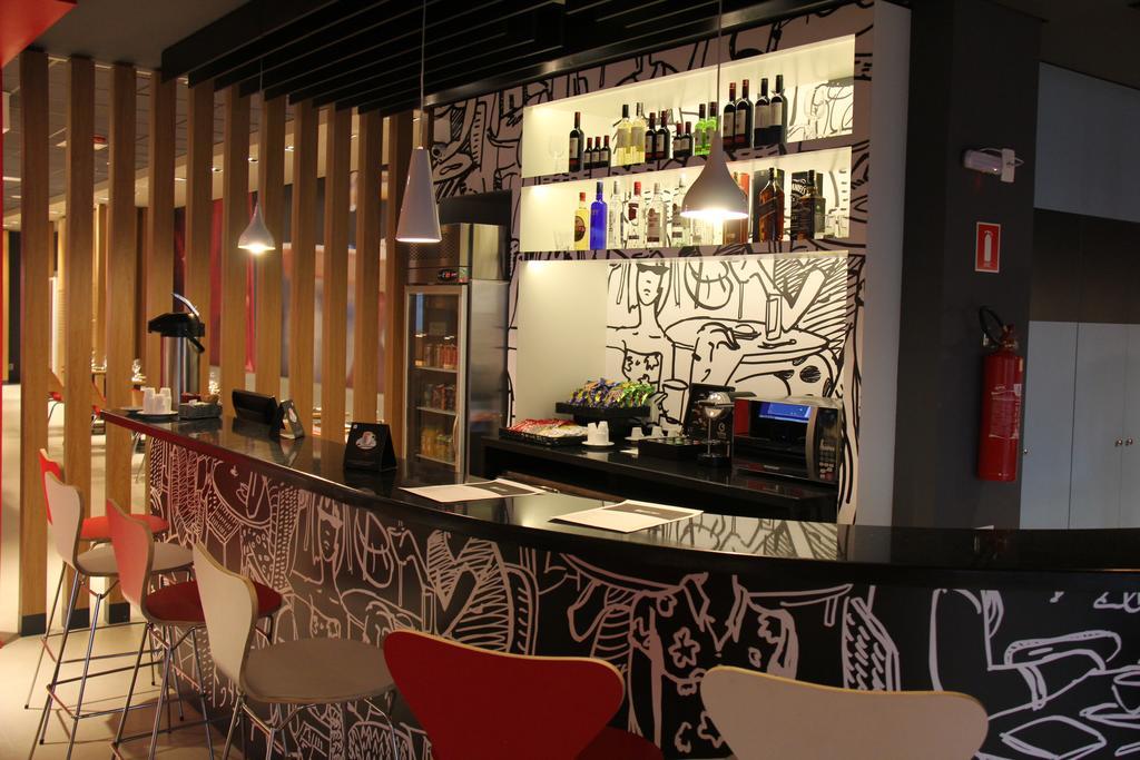 Ibis Chapeco Hotel Bagian luar foto