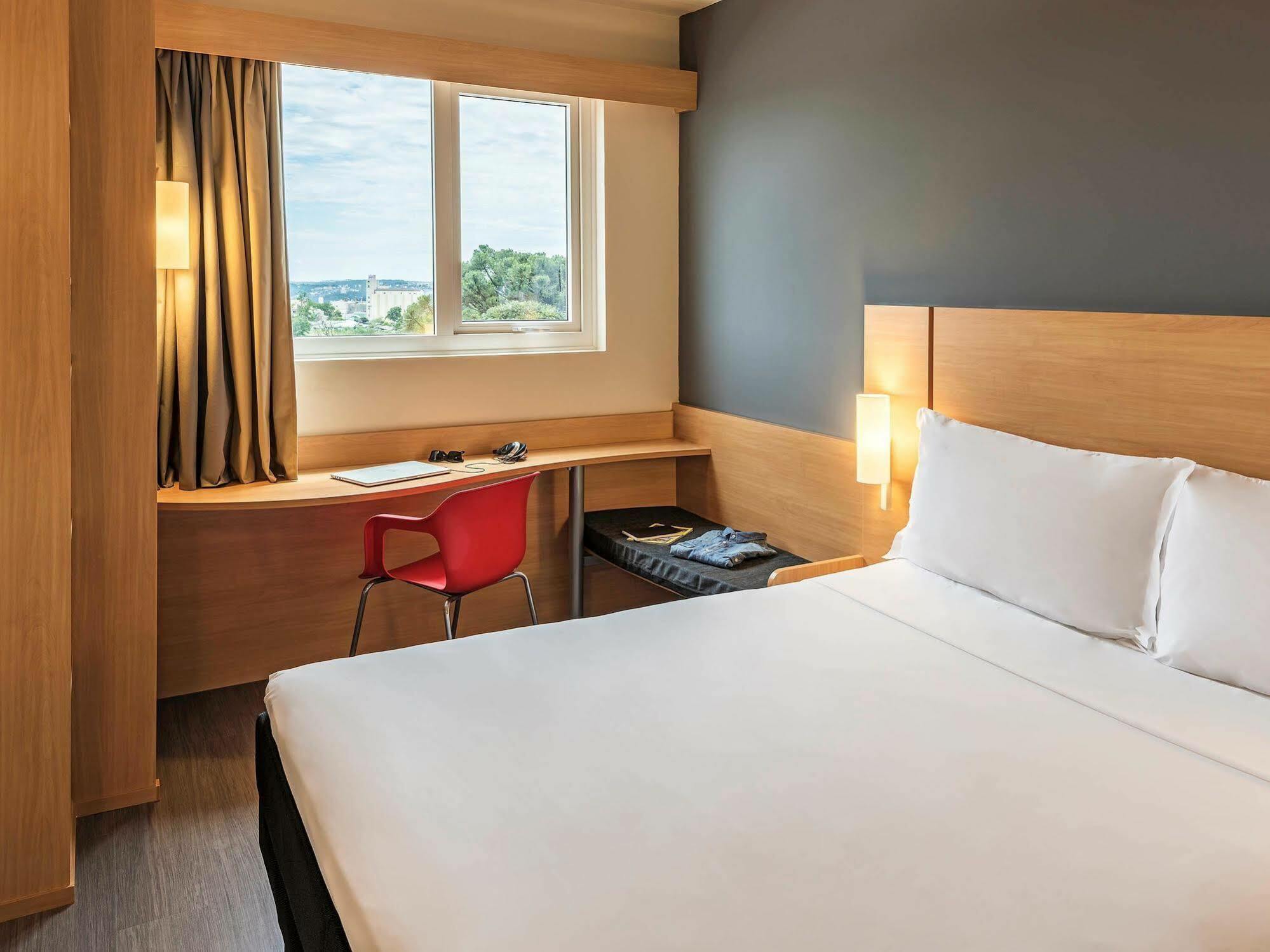 Ibis Chapeco Hotel Bagian luar foto